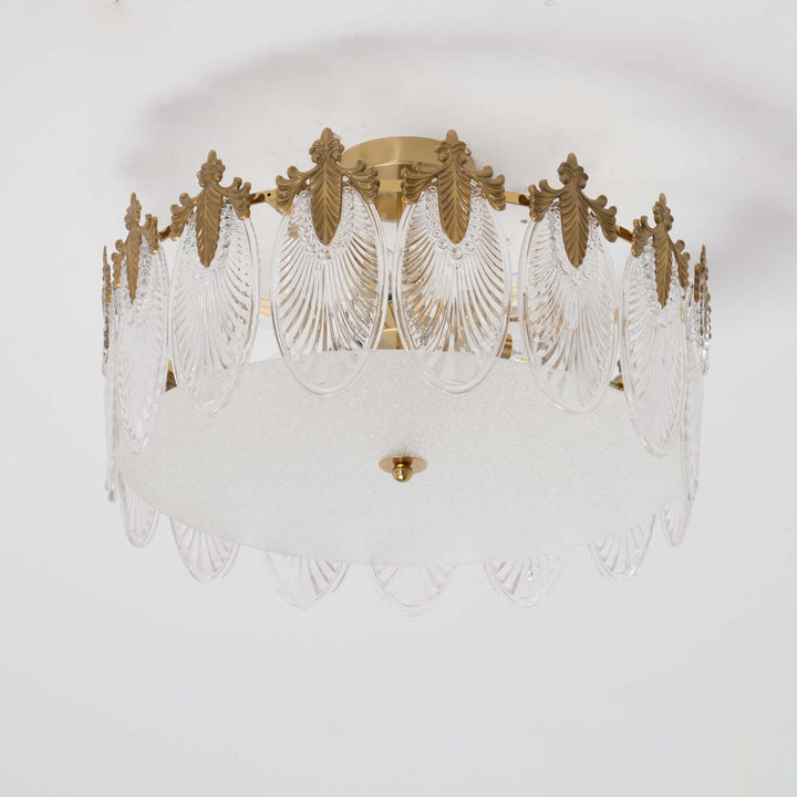 Runder Glaskronleuchter mit dekorativem Muster