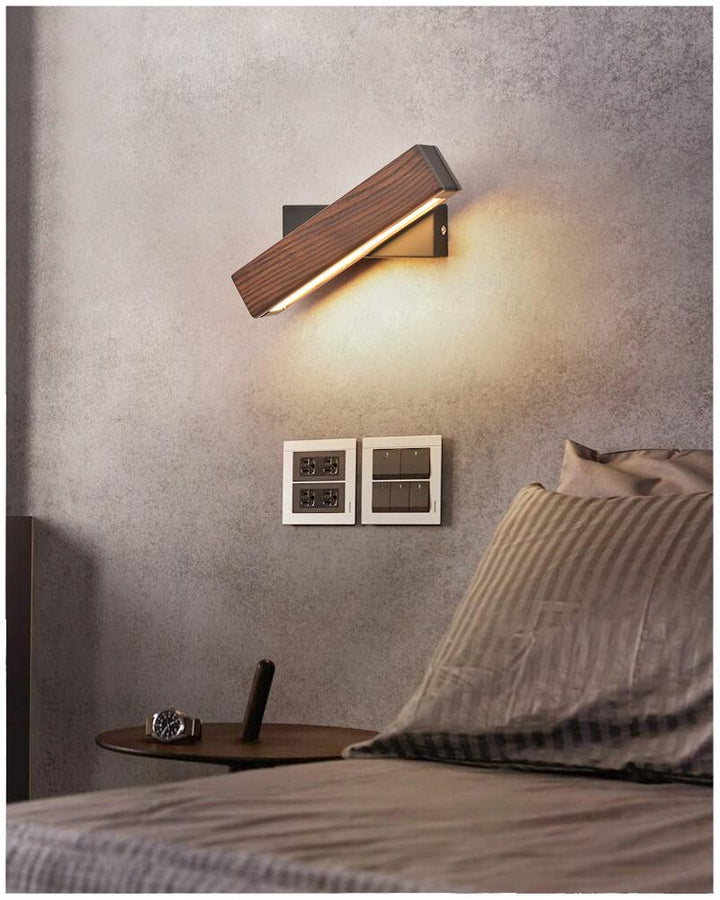 Drehbare LED Wandleuchte aus Holz - Modern & Flexibel