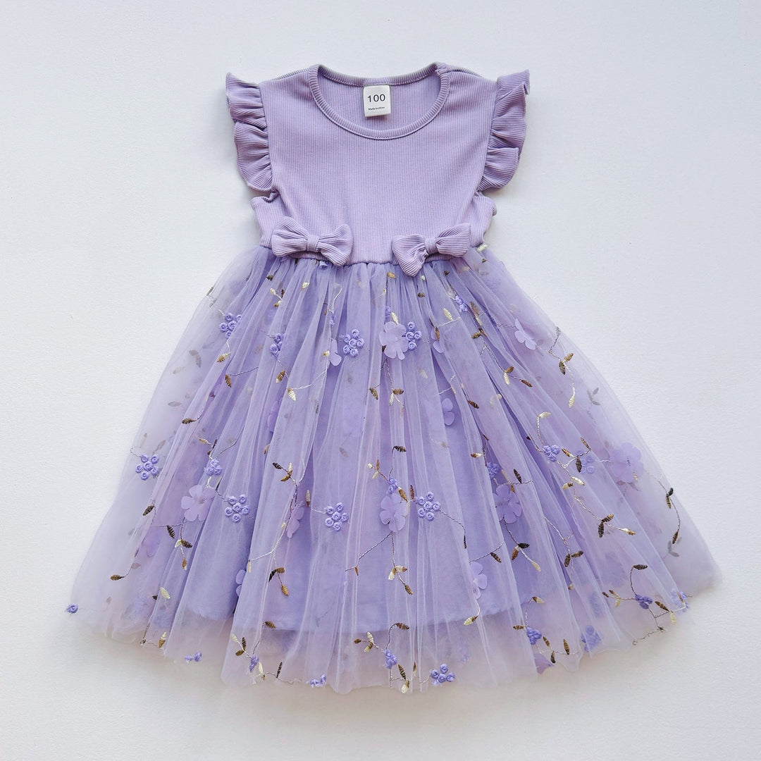 Festliches Tüllkleid für Mädchen mit besticktem Blumenmuster und Rüschen, ideal für Partys oder Hochzeiten.