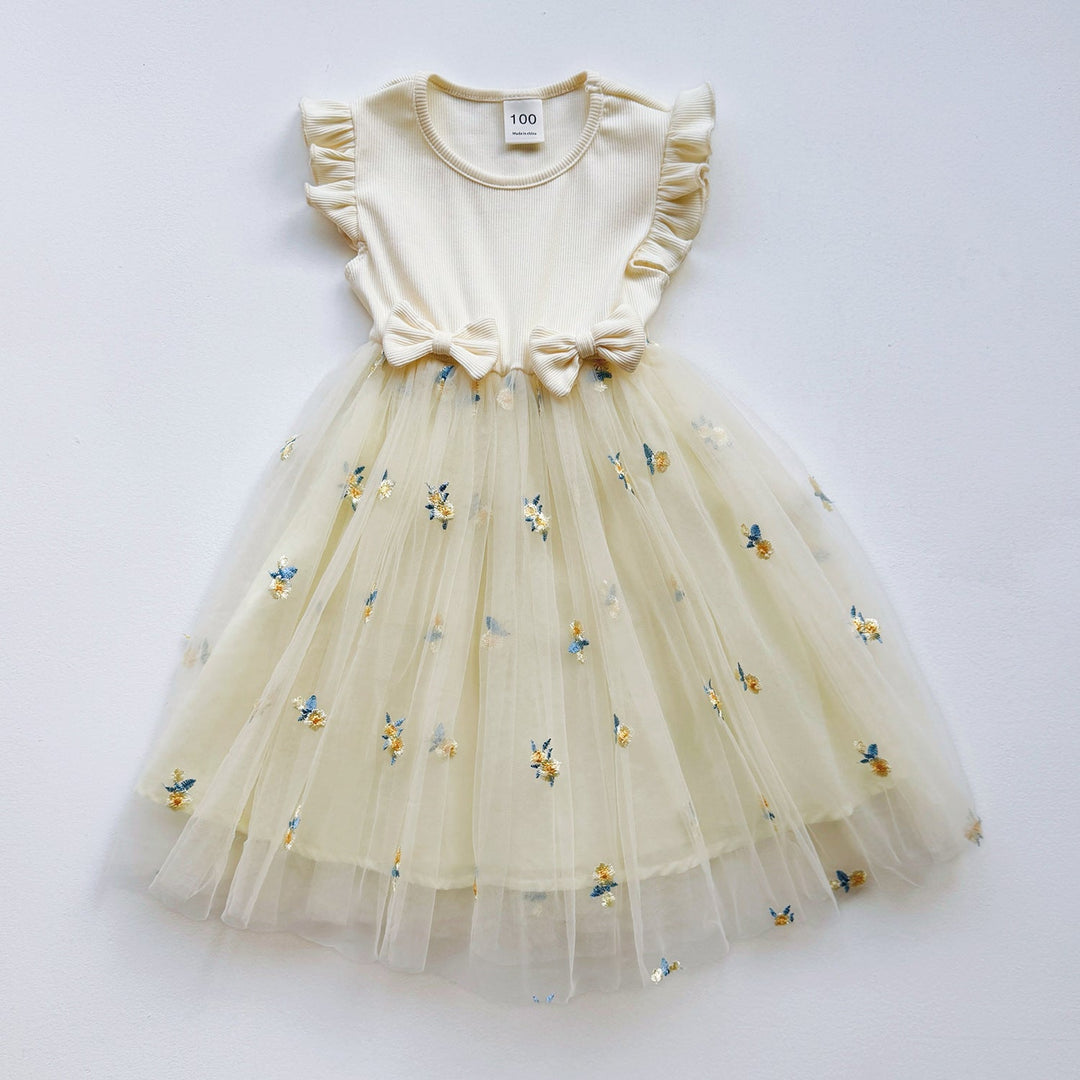 Festliches Tüllkleid für Mädchen mit besticktem Blumenmuster und Rüschen, ideal für Partys oder Hochzeiten.