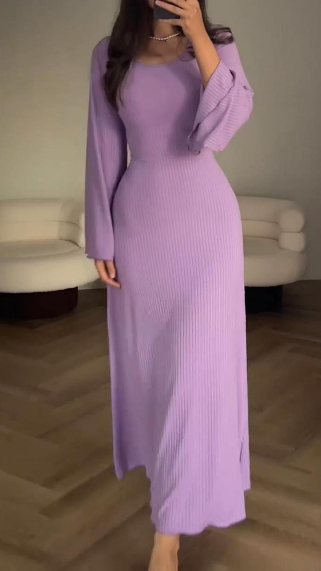 "Fließendes Damen Maxikleid mit eleganter Silhouette und edlem Stoff in Frontansicht, ideal für besondere Anlässe."