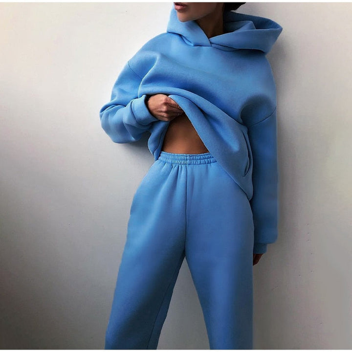 Gemütliches XXL-Jogging-Set aus weichem Polyester-Baumwollmix, ideal für Komfort und Stil in Blau, Grau und Grün.
