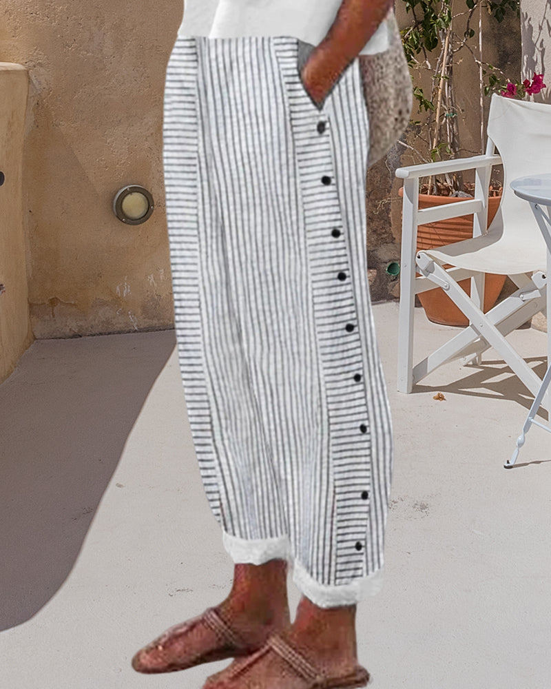 Gestreifte, kurze Damen Sommerhosen, leicht und schick, ideal für warme Tage, modisches Design, atmungsaktive Stoffe.