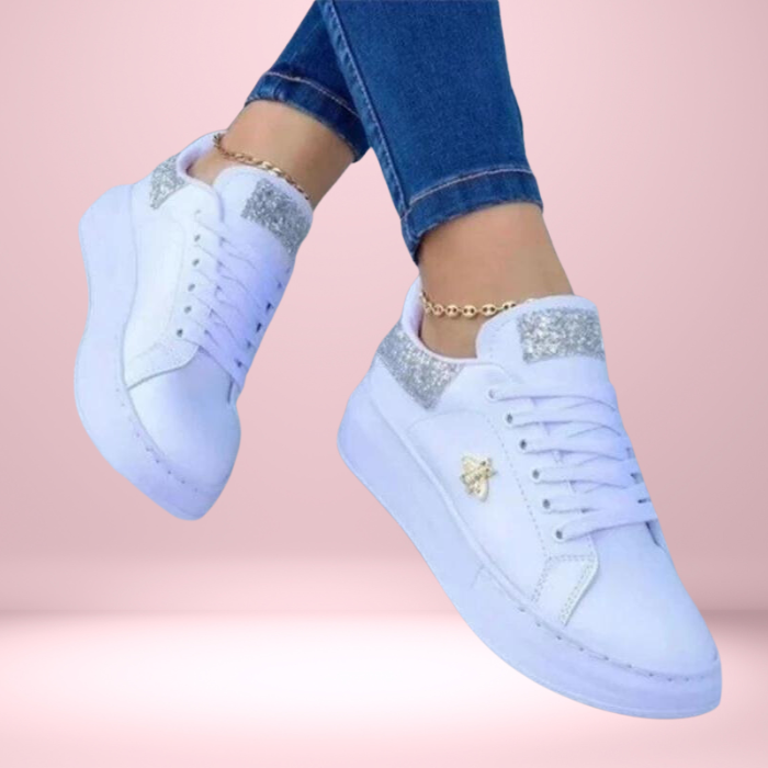 Glitzernde Damen-Sneaker mit funkelndem Design, ideal kombiniert mit verschiedenen Outfits, bieten Komfort und Glamour.