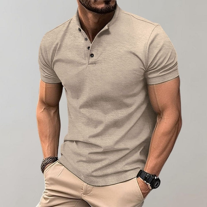 Grünes Polo Shirt für Herren, elegant, lässig, vielseitig kombinierbar, mit klassischem Kragen und Knopfleiste.