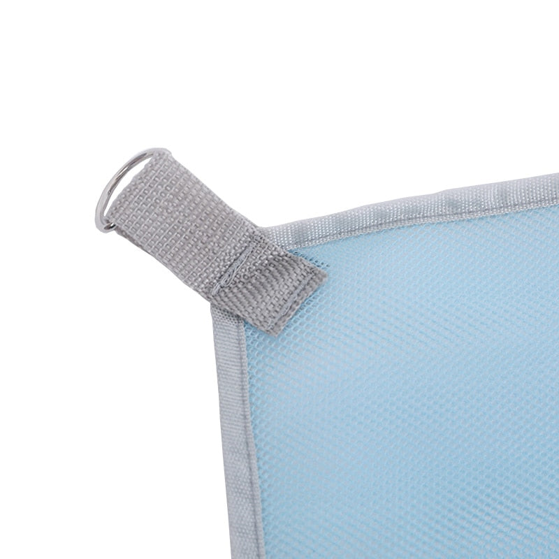 "Grünes sandfreies Strandtuch 200x200: XXL, komfortabel, lässt Sand durch, perfekt für Strand und Outdoor-Aktivitäten."