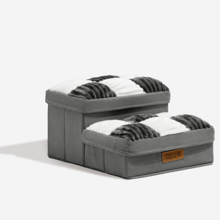 "Handgefertigte, graue Hundetreppe mit Stauraum, schützt Gelenke, rutschfest, ideal für ältere Hunde und Wohnungsdekor."