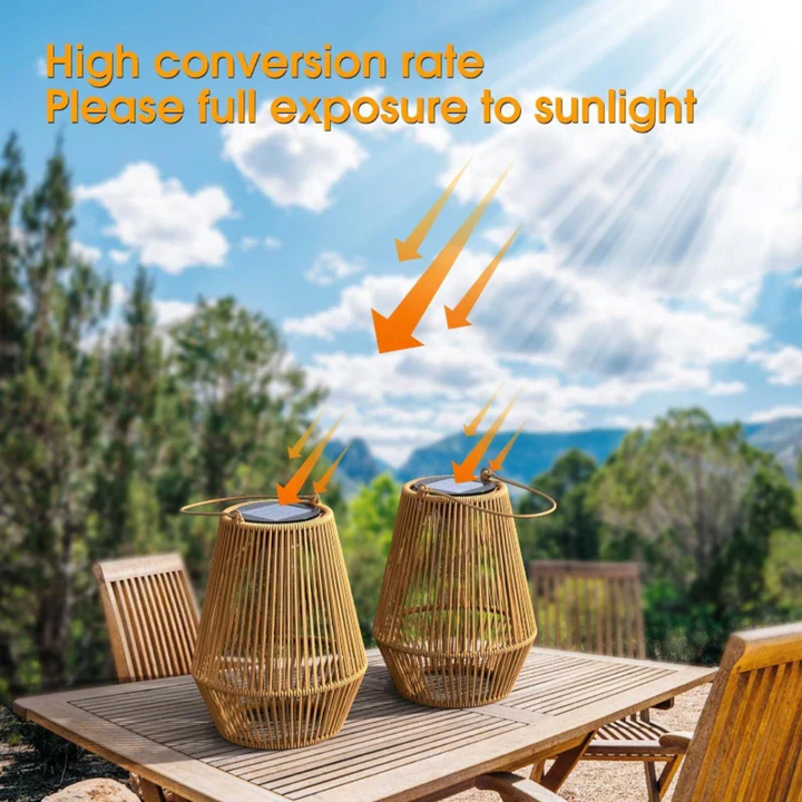 "Handgefertigte Solar-Gartenlaterne aus Rattan, LED, wasserdicht, ideal für Terrasse & Balkon, stilvolles Design."
