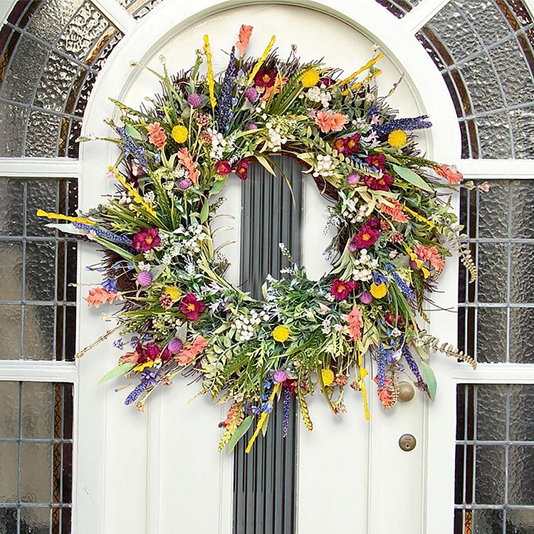 "Handgefertigter Kranz aus Texas-Wildblumen mit lebendigen Farben, ideal für Naturdeko in Zuhause und Garten."