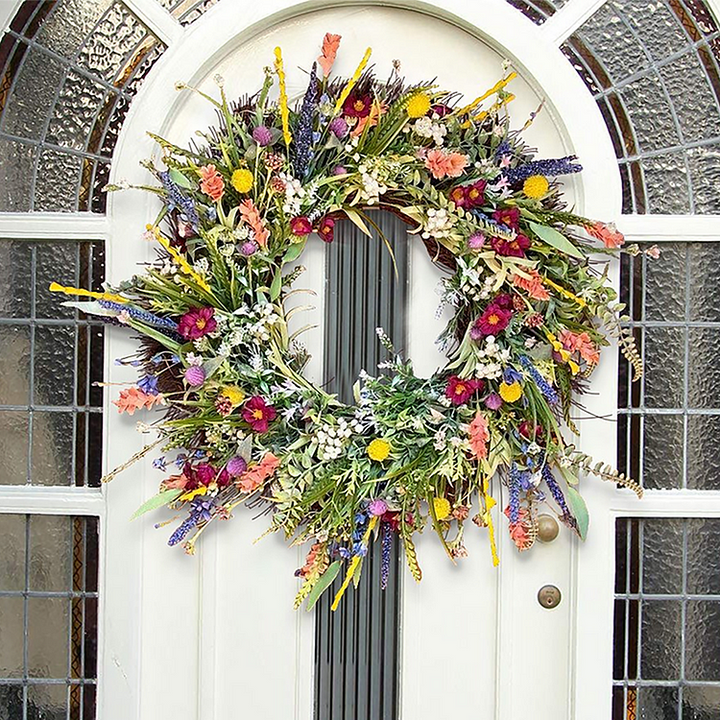"Handgefertigter Kranz aus Texas-Wildblumen mit lebendigen Farben, ideal für Naturdeko in Zuhause und Garten."