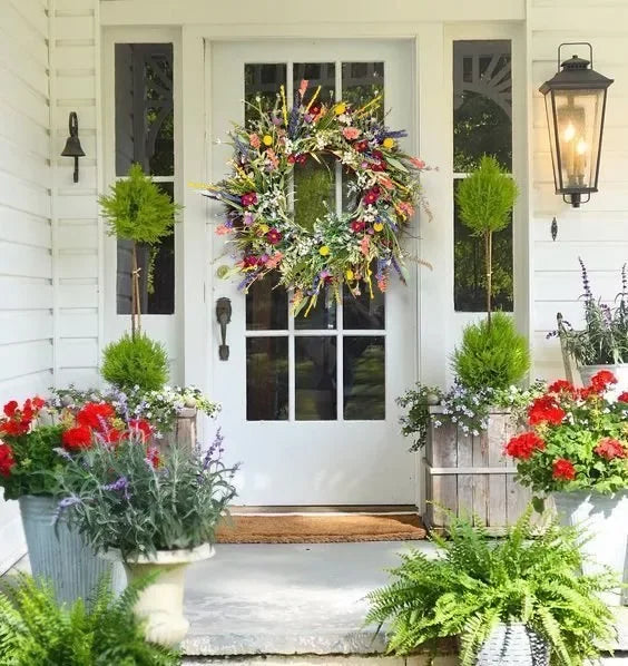 "Handgefertigter Kranz aus Texas-Wildblumen mit lebendigen Farben, ideal für Naturdeko in Zuhause und Garten."