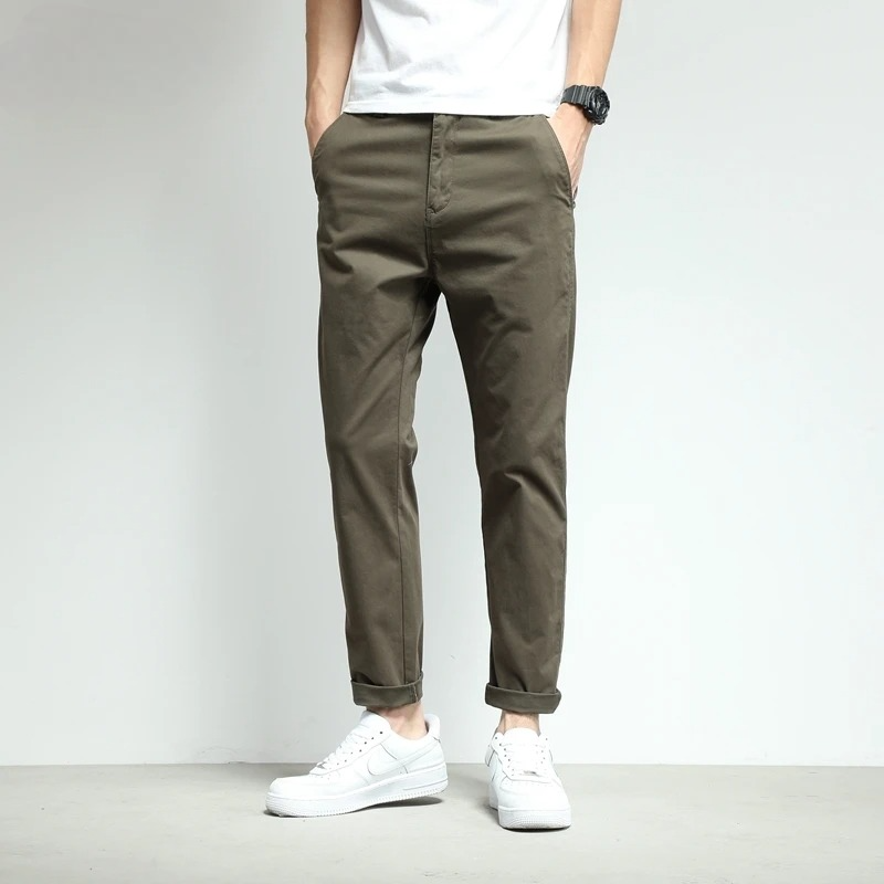 Men's comfortable stretch tech trousers. Slim fit, wrinkle-free performance pants ideal for travel.