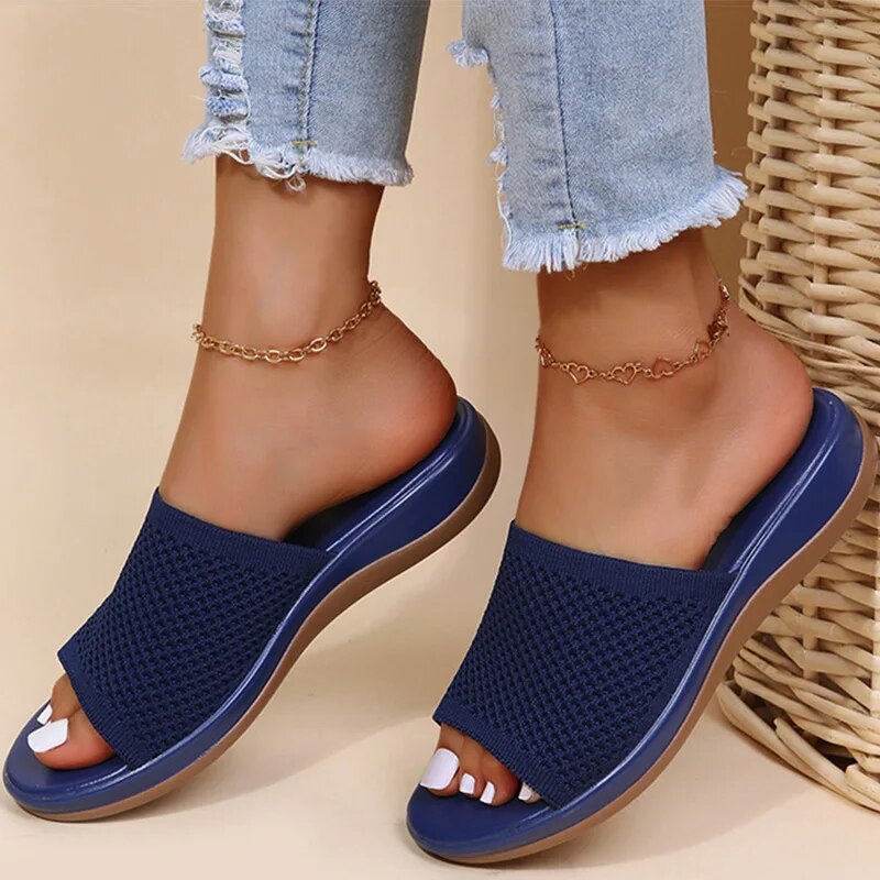 Hellblaue Ronja Pantoffel Sandalen für Damen, stilvolles und atmungsaktives Mesh-Design, ideal für Sommeroutfits.