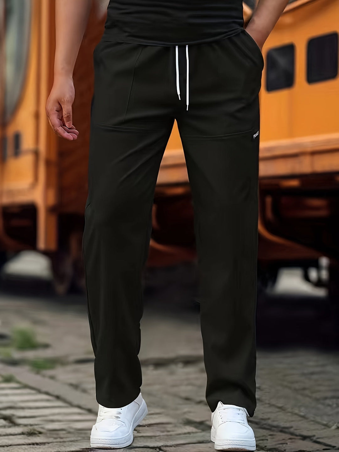 "Herren Alltagshose mit Jogger Design in Dunkelblau, stilvoller Schnitt, bequeme Passform, Baumwollmischung, praktische Tasch