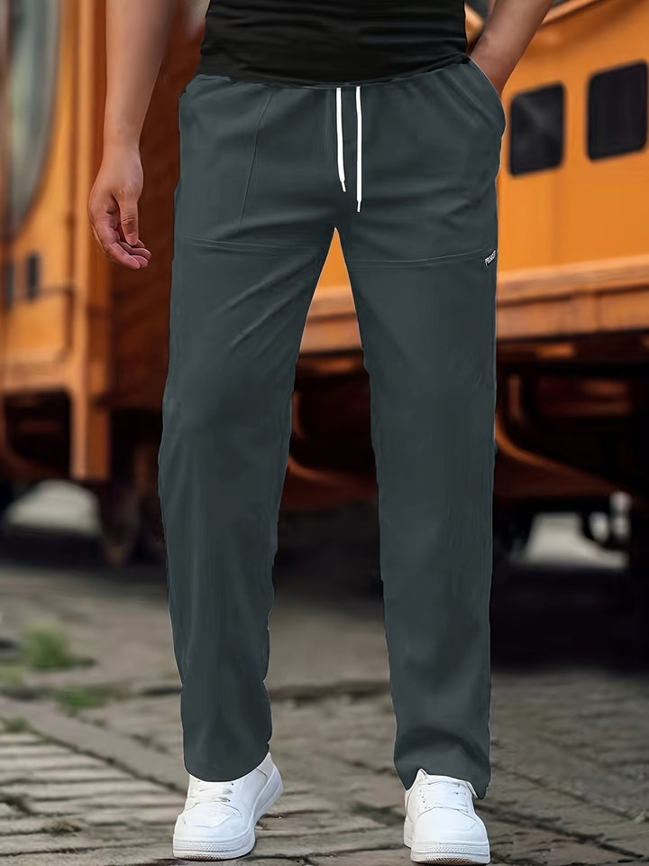 "Herren Alltagshose mit Jogger Design in Dunkelblau, stilvoller Schnitt, bequeme Passform, Baumwollmischung, praktische Tasch