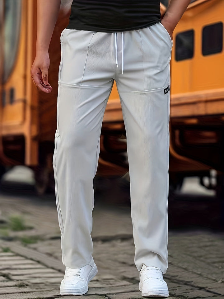 "Herren Alltagshose mit Jogger Design in Dunkelblau, stilvoller Schnitt, bequeme Passform, Baumwollmischung, praktische Tasch