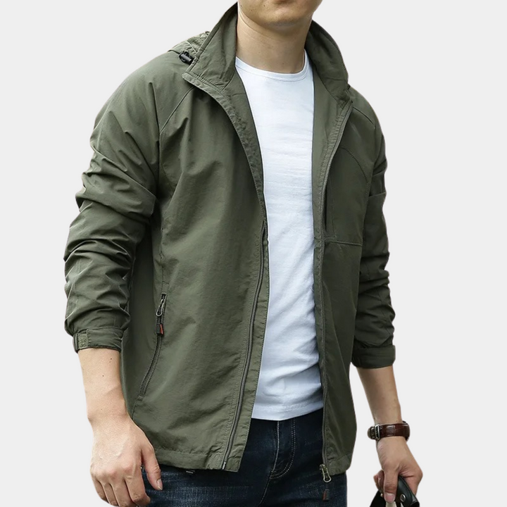 "Herren Atmungsaktive Jacke in Armeegrün mit modernem Design und praktischen Taschen für Frühling & Sommer."