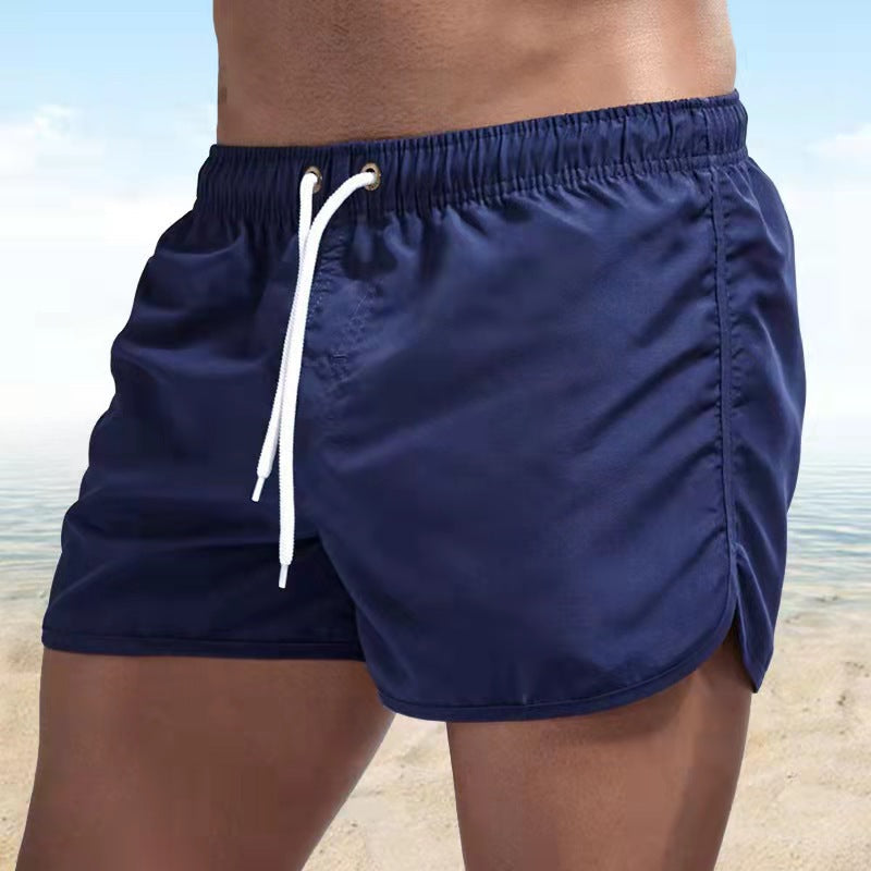 "Herren Badehose, schnell trocknend, modern und komfortabel, mit elastischem Bund und Taschen, ideal für Strandtage."