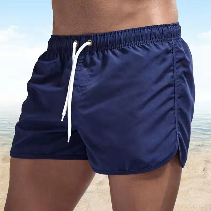 "Herren Badehose, schnell trocknend, modern und komfortabel, mit elastischem Bund und Taschen, ideal für Strandtage."