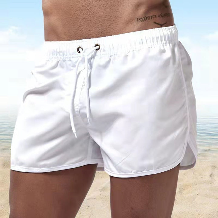 "Herren Badehose, schnell trocknend, modern und komfortabel, mit elastischem Bund und Taschen, ideal für Strandtage."