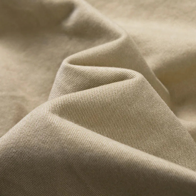 Herren Cargo-Shorts aus robuster Baumwolle, khaki, mit mehreren praktischen Taschen für Outdoor und Alltag.