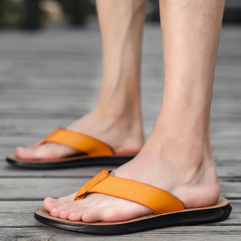 "Herren-Flip-Flops, bequem und stilvoll, perfekte Sandalen für den Sommer, aus robustem Material, leicht und atmungsaktiv."