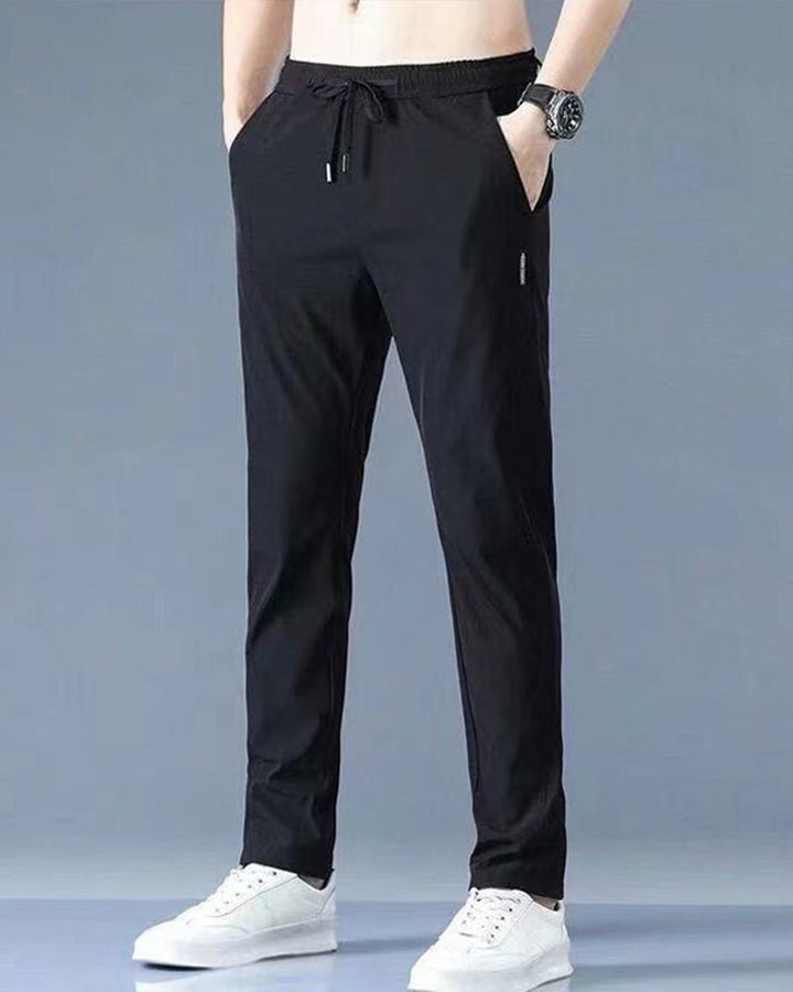 "Herren Freizeithose in Dunkelblau, komfortabel und stilvoll, ideal für Alltag und Abenteuer, aus strapazierfähigem Stoff."