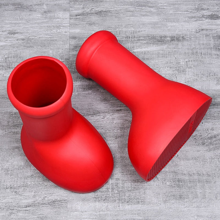 Herren kniehohe rote Chelsea-Stiefel aus PU, mit runder Zehenpartie und rutschfester Gummisohle, seitliche Ansicht.