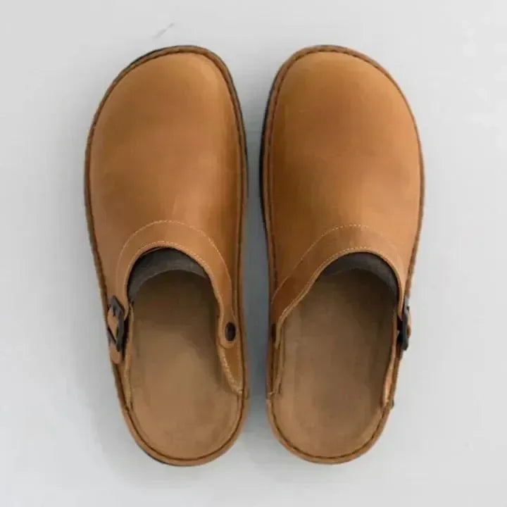Herren-Lederslipper, orthopädisch, braunes Premium-Leder, ergonomisches Design, komfortable Passform, für gesunde Füße.