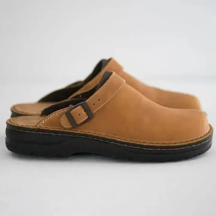 Herren-Lederslipper, orthopädisch, braunes Premium-Leder, ergonomisches Design, komfortable Passform, für gesunde Füße.