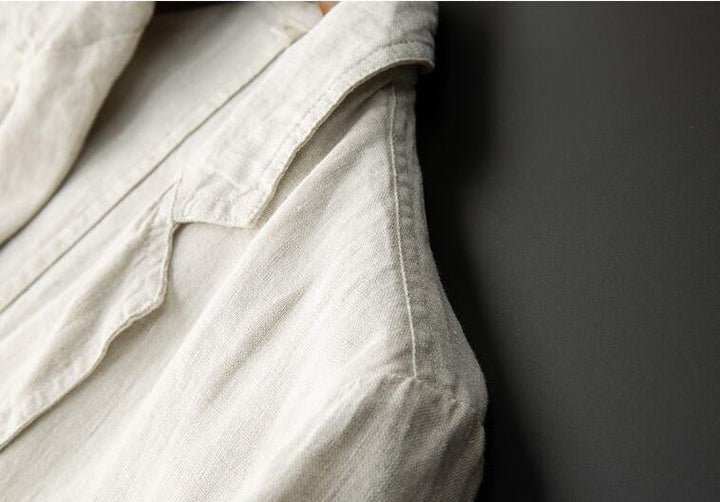 Herren Leinenblazer in Slim Fit, hellbeige, mit klassischem Reverskragen, leicht und atmungsaktiv für elegante Anlässe.