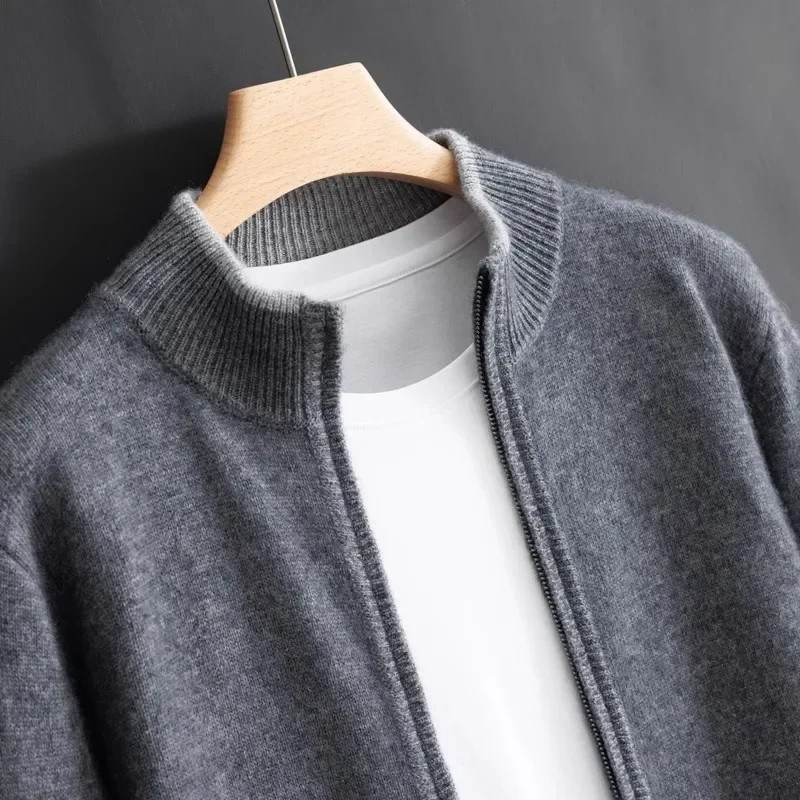 "Herren Merino Wolle Strickjacke mit Reißverschluss, grau meliert, komfortabel, atmungsaktiv, ideal für verschiedene Anlässe.