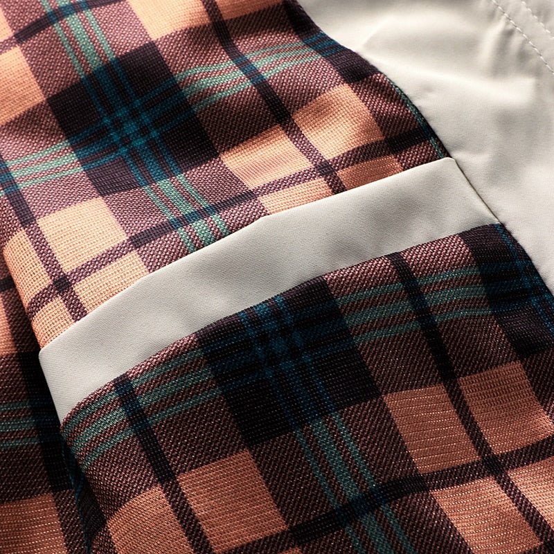 "Herren Outdoor-Jacke, dunkelblau, wasser- und winddicht, mit verstellbarer Kapuze und Taschen, atmungsaktiv, für Abenteuer."