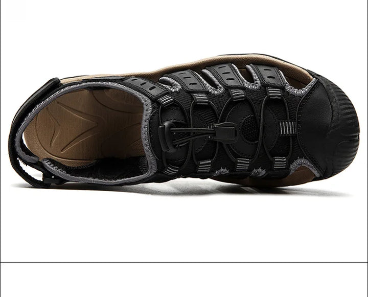 "Herren Outdoor Ledersandalen aus robustem Rindsleder, braun, mit elastischem Verschluss und rutschfester Gummisohle."