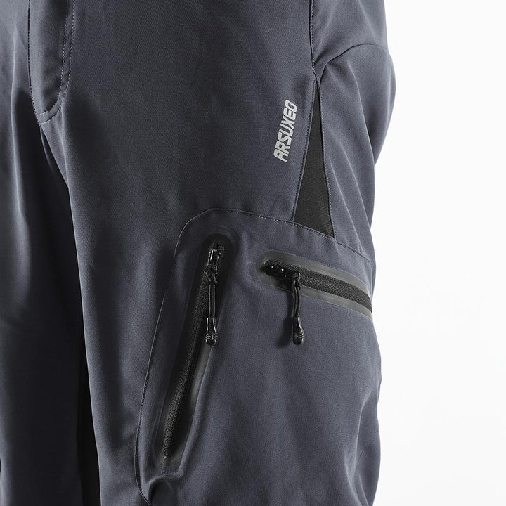 "Herren Outdoor Radhose, atmungsaktiv, elastischer Bund, Reißverschlusstaschen, ideal für Radfahren und Outdoor-Abenteuer."