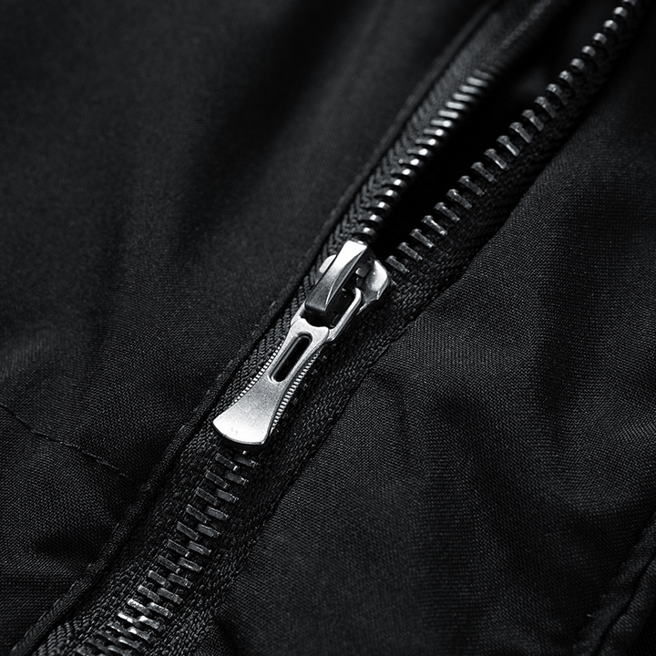 Herren Parka: langer, wasserdichter und wärmender Mantel, ideal für kalte Tage, stilvoll und vielseitig einsetzbar.