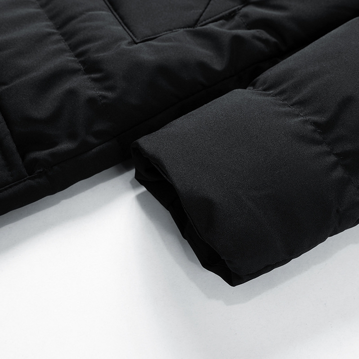 Herren Parka: langer, wasserdichter und wärmender Mantel, ideal für kalte Tage, stilvoll und vielseitig einsetzbar.