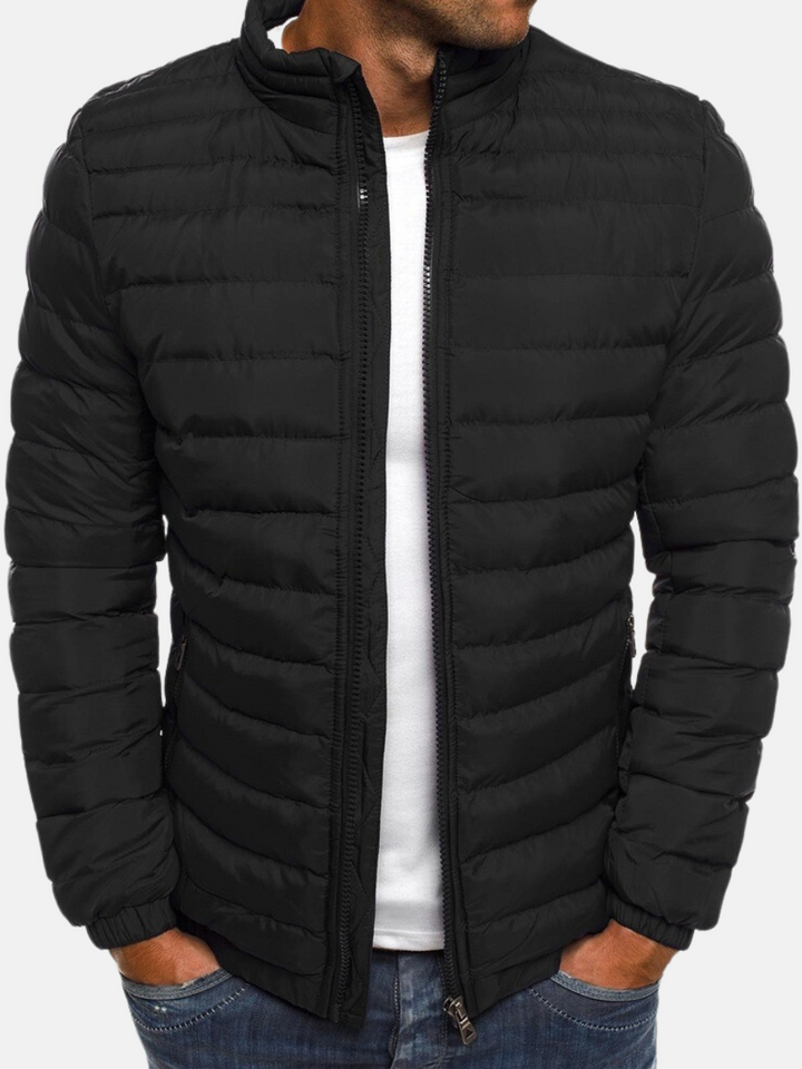 "Herren Steppjacke mit modernem Steppmuster, komfortabel und warm, perfekte Passform für eleganten Stil und Vielseitigkeit."