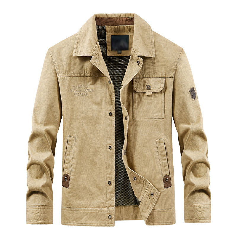 "Herren Vintage-Cargo-Jacke in Khaki mit großen Taschen und tailliertem Schnitt; perfekt für legere Anlässe."