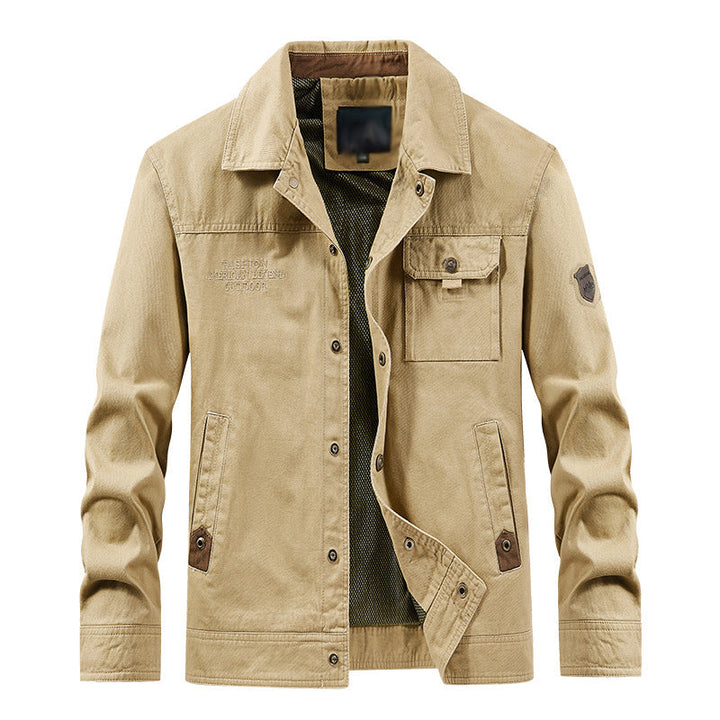 "Herren Vintage-Cargo-Jacke in Khaki mit großen Taschen und tailliertem Schnitt; perfekt für legere Anlässe."