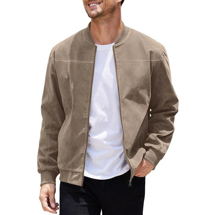 "Herren Vintage Wildlederjacke mit Stehkragen, braun, luxuriöse Textur, zeitloser Stil, elegant und gemütlich, vielseitig."