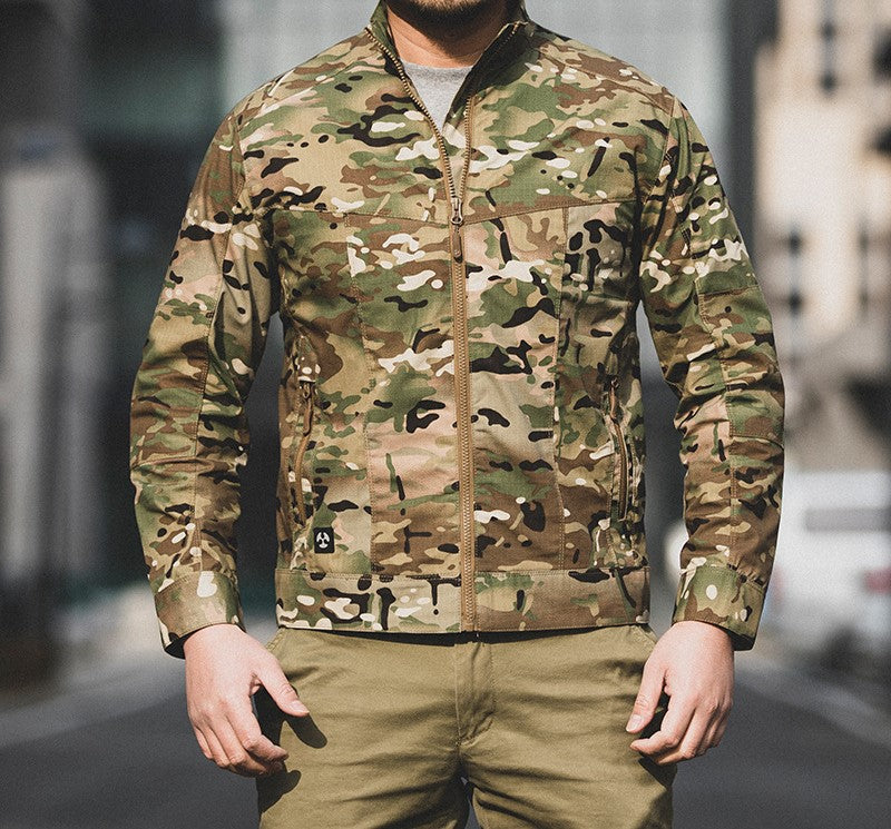 Herren Windjacke, winddicht, stilvoll, militärisches Design, ideal für Abenteuer, zeitloser Look, praktisch und bequem.