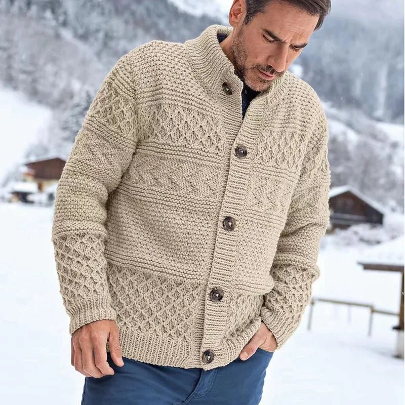 "Herren Wollstrickjacke in Grobstrick, warm, stilvoll, lockerer Schnitt, ideal für kühle Tage, komfortabel und zeitlos"