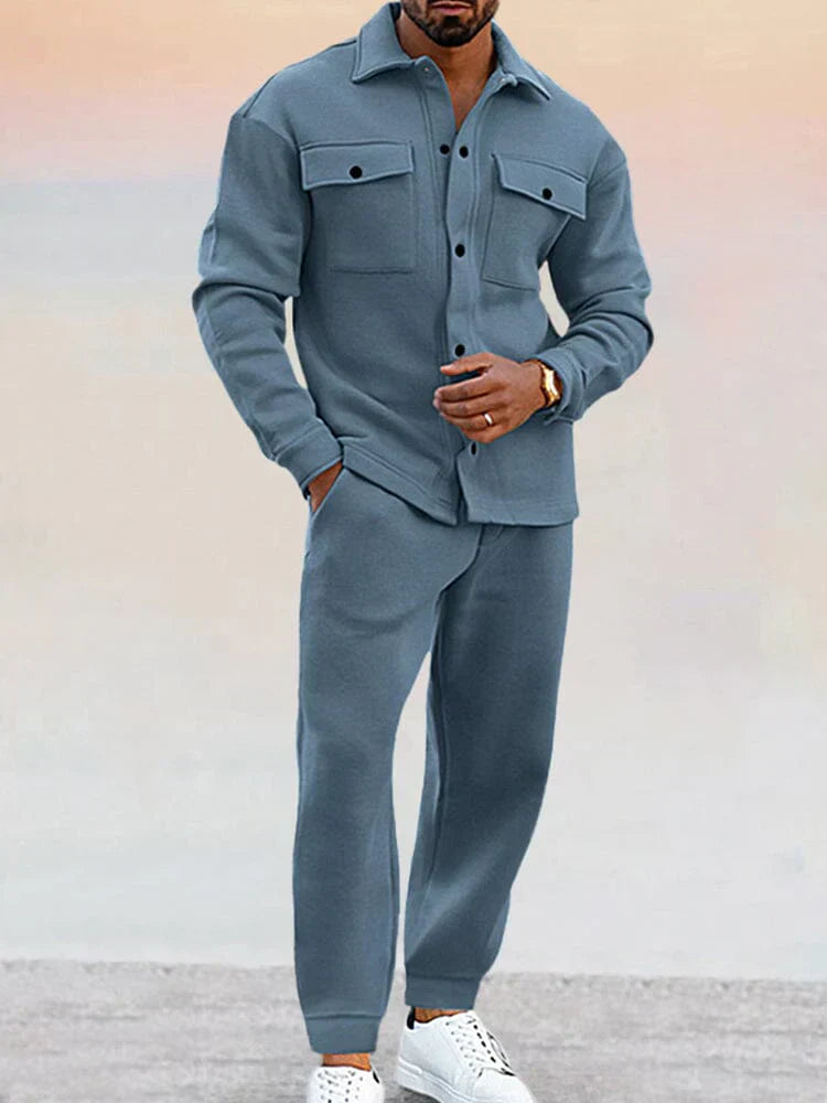 "Herren Zweiteiler: Elegantes Set mit beiger Jacke und Hose, sportlich-modern für vielseitigen Komfort und Stil."