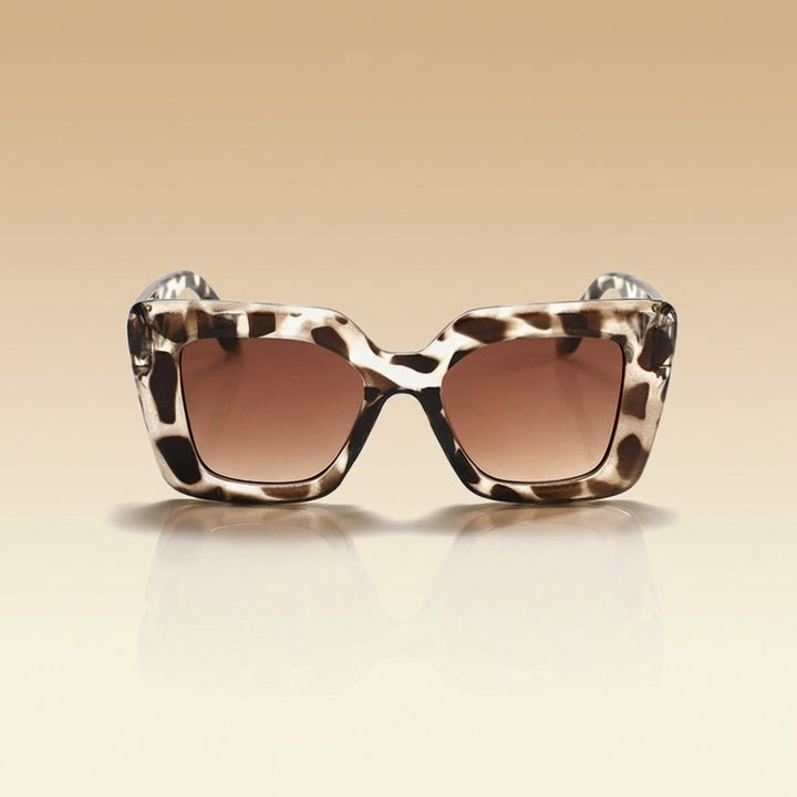 Trendy women's Carlotta square fashion eyewear, perfect for any outfit.