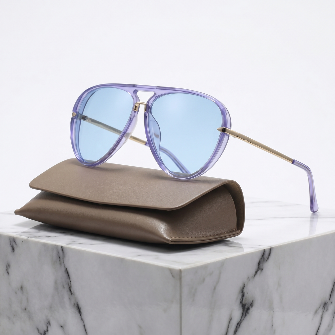 Fashionable unisex vintage pilot sunglasses, a trendy accessory providing ultimate UV400 sun protection.