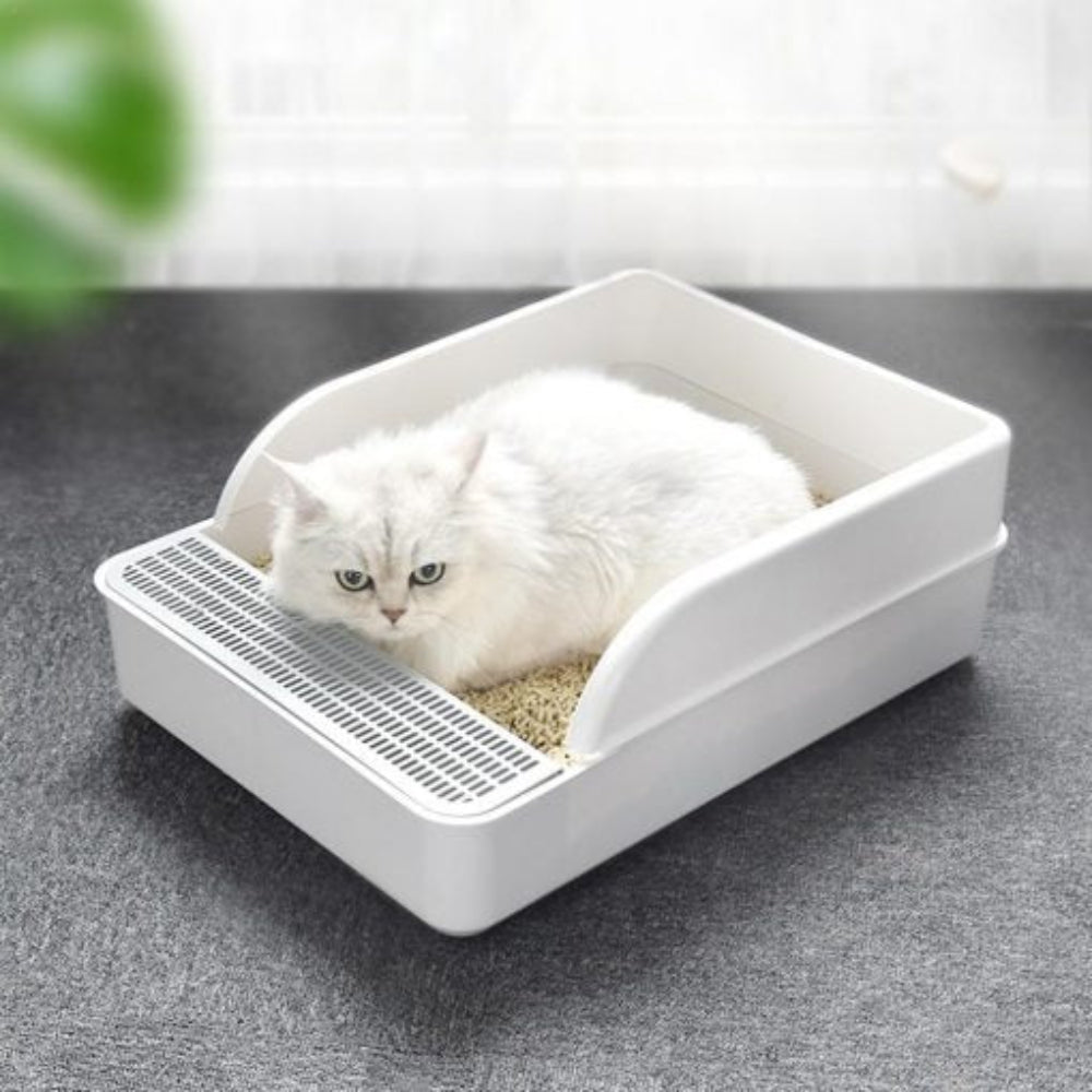 No mess cat litter tray, essential pet supplies for feline care. High walls keep litter in, ensuring a clean home.