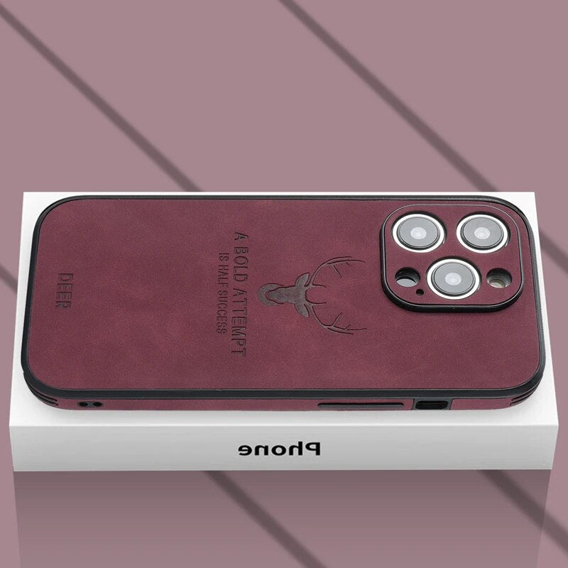 "Hochwertige braune Wildleder-iPhone-Hülle, stoßfest mit Kameraobjektivschutz für optimalen Luxus und Schutz."