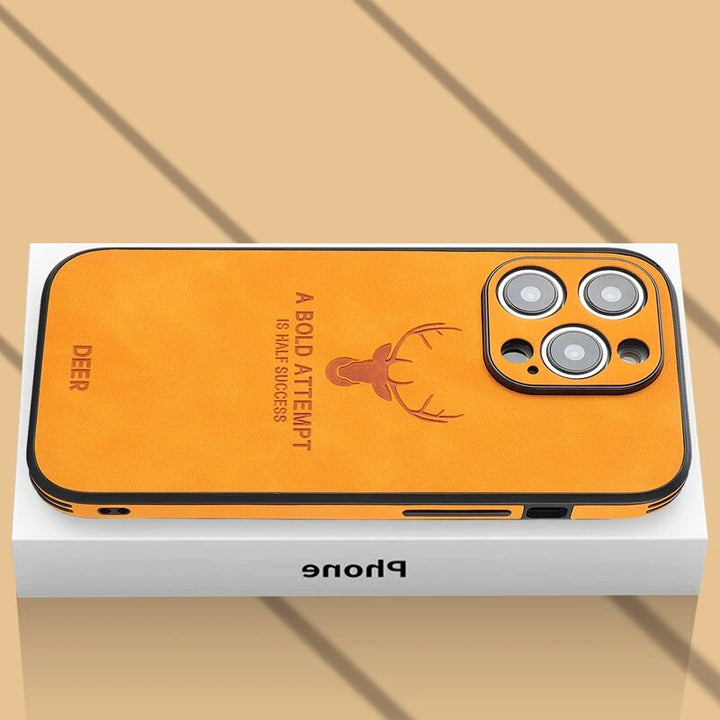 "Hochwertige braune Wildleder-iPhone-Hülle, stoßfest mit Kameraobjektivschutz für optimalen Luxus und Schutz."