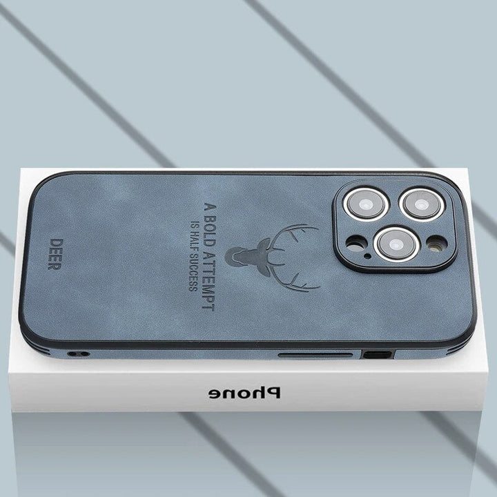 "Hochwertige braune Wildleder-iPhone-Hülle, stoßfest mit Kameraobjektivschutz für optimalen Luxus und Schutz."